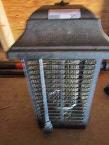 lot 953 image: outdoor bug light