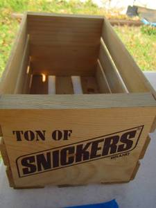 lot 961 image: Ton of SNICKERS brand- wooden crate