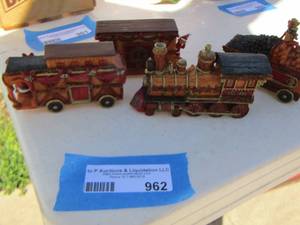 lot 962 image: ceramic train qty 4