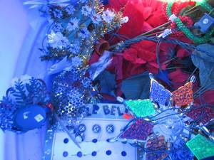 lot 963 image: poinsettias -jingle bells- star tree topper
