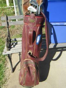 lot 969 image: Maroon golf bag with various clubs by Spalding