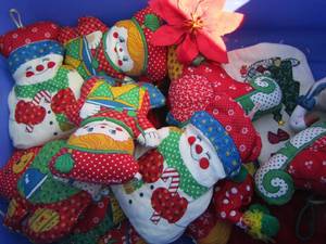 lot 972 image: Christmas stuffie drummer boys and snowman