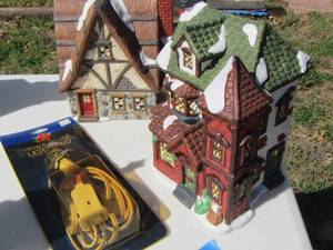 lot 973 image: light houses qty 2- art gallery little cottage