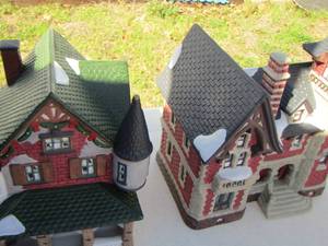 lot 974 image: 2 cottage light houses
