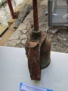 lot 985 image: vintage oil can