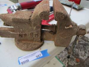 lot 987 image: VISE  NO. 25