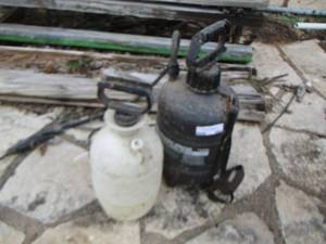 lot 994 image: yard pump sprayers qty 2