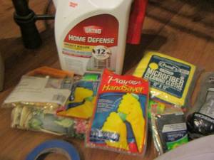 lot 1006 image: bucket of cleaning sponges- cloth towels- insect cleaner plus