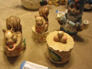 lot 1010 image: Covered acorn trinket box - bunny pin cushion - 2 dcor squirrels