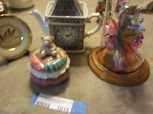 lot 1015 image: FITZ &  Floyd teddy bear trinket  big bent tea pot