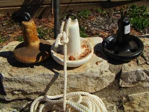 lot 1022 image: 3 anchors 1 with rope