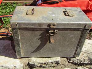 lot 1024 image: metal tool box with contents