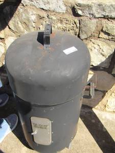 lot 1048 image: MR. MEAT SMOKER