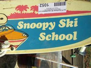 lot 1052 image: Snoopy ski school skis 1 set