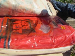 lot 1053 image: 5 new life vests all size small in case