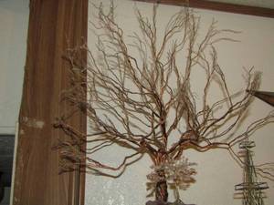 lot 1064 image: tree dcor approx. size 28tall