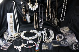 lot 222 image: (25) Selection of WHITE assorted fashion jewelry. Assorted styles and materials.