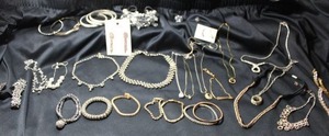 lot 246 image: (30) Selection of rhinestone and crystal jewelry. Includes necklaces, rings, earrings plus. Various styles, ages and materials