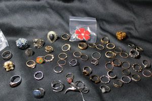 lot 241 image: (50) Selection of fashion rings. Assorted styles, materials, sizes and ages