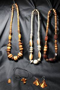 lot 243 image: (6) Parquetry jewelry selection. Hand-made bead wood necklaces, cross and parquetry French ear wire earrings, pendant.