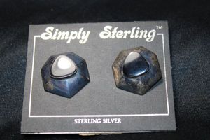 lot 19 image: Sterling Silver Black Onyx vintage modernist earrings. Marked ND 925 on reverse. Tribal affiliation Navajo. 0.80W. 11.2 gr approx