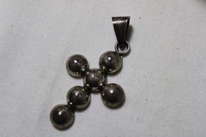 lot 49 image: Sterling Silver vintage Mexico ball bead cross with extra large bale. Marked 925 Mexico on bale. 8.8 gr approx