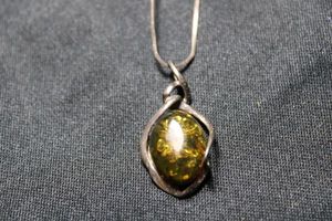 lot 40 image: Sterling Silver Green Amber vintage pendant necklace. Marked 925 in 4 places on both clasp and spring ring and pendant and bale. Necklace 16L. Pendant 2L. 5.1 gr approx