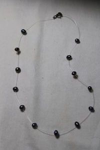 lot 52 image: Artisan crafted grey and peacock button pearl station wire necklace with sterling silver clasp. Marked 925 on spring ring. 16L.