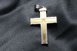 lot 61 image: Stainless Steel and Diamond oversized cross. 2.5L with large bale. Diamond tested.