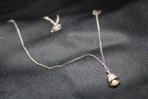 lot 97 image: Sterling Silver vintage cable chain 18L necklace with pearl pendant. Marked sterling on clasp and pendant is hallmarked.