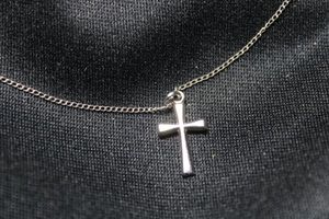 lot 100 image: Signed Sterling Silver cable chain 18L necklace with Avanti cross pendant. Marked sterling on spring ring clasp and sterling Avanti on cross.