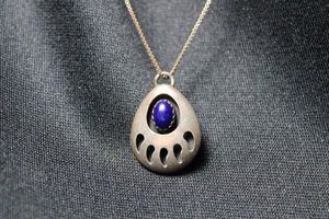 lot 124 image: Sterling Silver Italian vintage box chain 18L necklace with pendant in bear paw form with bezel set Blue Lapis cabochon. Marked 925 Italy near clasp, 925 on spring ring. 4.2 gr approx