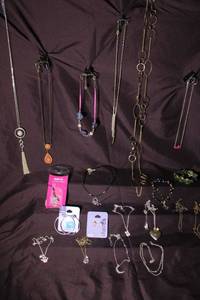 lot 327 image: (22) Signed Claires banded jewelry. All pieces marked.