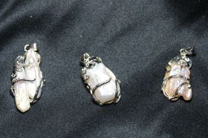 lot 148 image: (3) Cultured Blister Pearl pendants with large bale. 1.25L