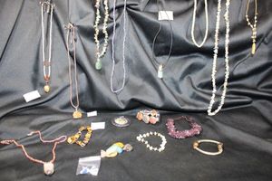 lot 333 image: (12) Rock and gemstone jewelry and specimens.