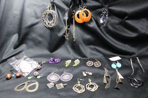 lot 301 image: (20) Pairs of French ear wire fashion earrings, matched sets