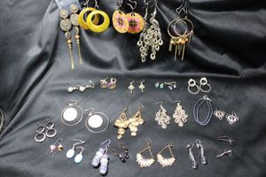 lot 303 image: (20) Pairs of French ear wire fashion earrings, matched sets