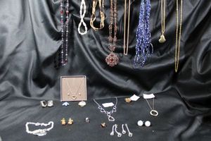 lot 308 image: (20) Signed Avon jewelry selection. All pieces marked.