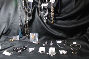 lot 309 image: (20) Signed Avon jewelry selection. All pieces marked.
