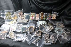 lot 345 image: (30) Stretch bracelet assortment. Varying styles, sizes, materials, and conditions.