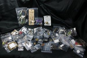 lot 272 image: (50) Religious jewelry items. Includes medallions, icons, rosaries, crosses, worry bead bracelets, charms, and more