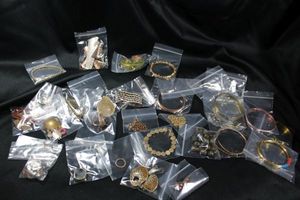 lot 280 image: (30) Copper and Brass jewelry selection. All non-magnetic.