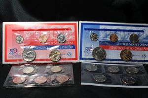 lot 371 image: Coins Uncirculated Mint Sets - 2002 Denver and Philadelphia Sets