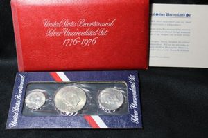 lot 376 image: Coins Uncirculated Mint Set - Bicentennial Silver Set