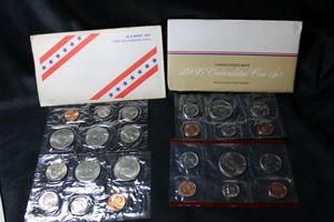 lot 381 image: Coins Uncirculated Mint Sets - 1984 and 1986 with Summer Games coins