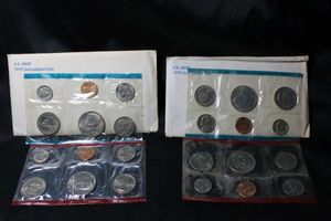 lot 384 image: Coins Uncirculated Mint Sets - (2) 1979