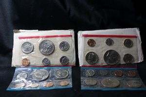 lot 388 image: Coins Uncirculated Mint Sets - (2) 1973