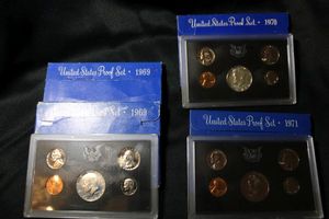 lot 392 image: Coins Proof Sets - (2) 1969, (1) 1970, (1) 1971