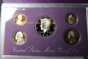 lot 403 image: Coins Proof Sets - (2) 1991