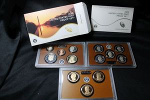 lot 425 image: Coins Proof Sets - (1) 2016 Presidential $1 Coin set, Proof set, and Quarter Set